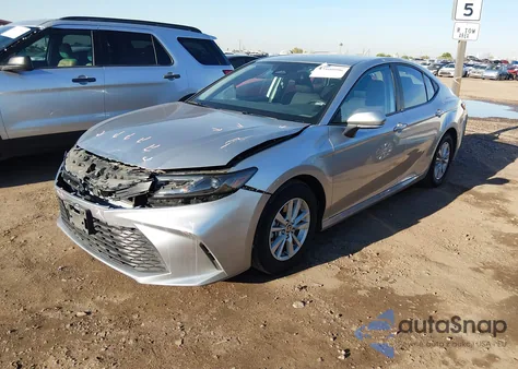 2025 Toyota Camry Le z USA, uszkodzony, nr VIN 4T1DAACK6SU508983